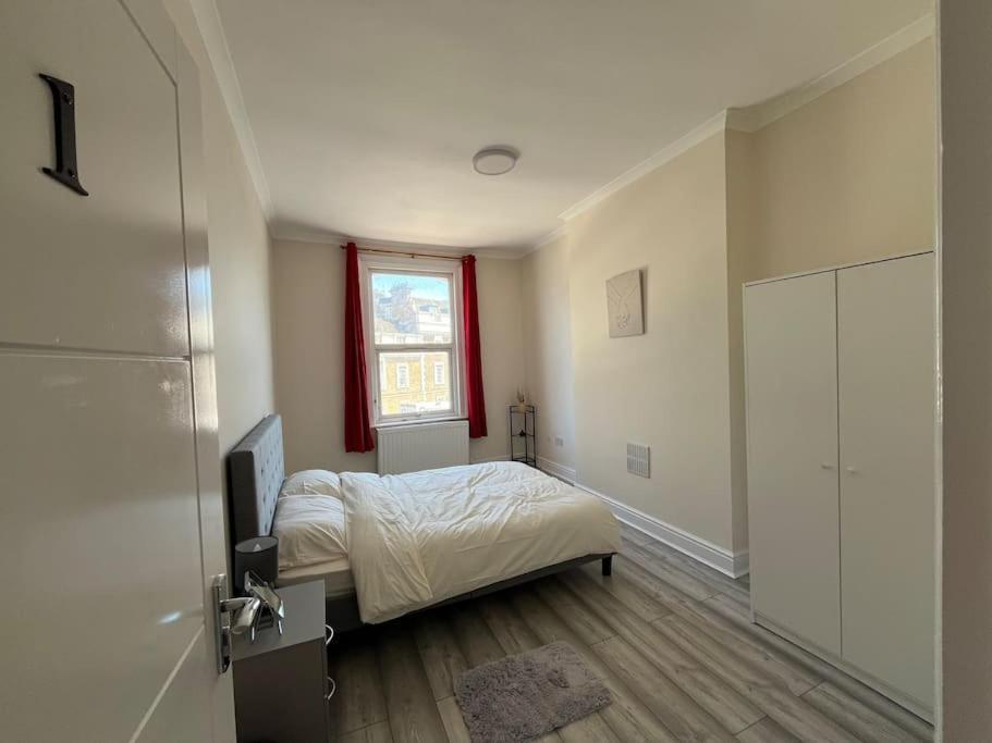 Apartment Walking Distance From Bridge Train Station Modern 4 Bedroom Kew