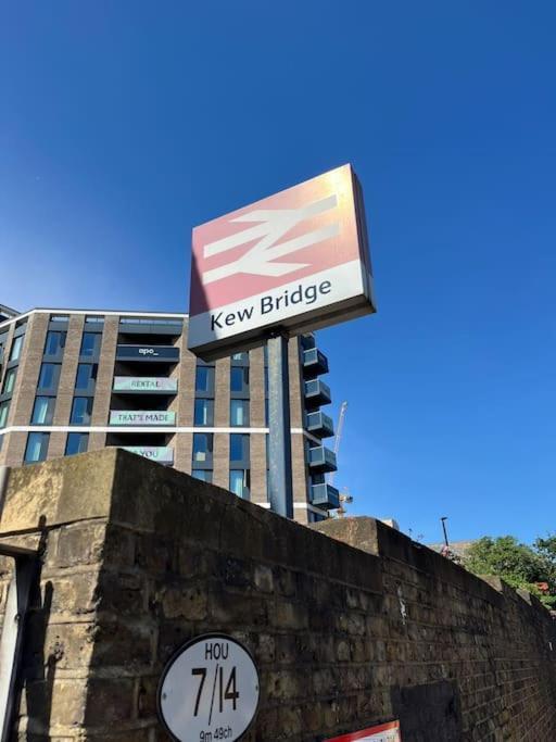 Walking Distance From Bridge Train Station Modern 4 Bedroom Appartement Saint Kew