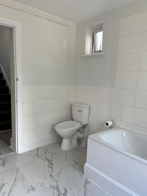 Apartment Walking Distance From Bridge Train Station Modern 4 Bedroom Kew