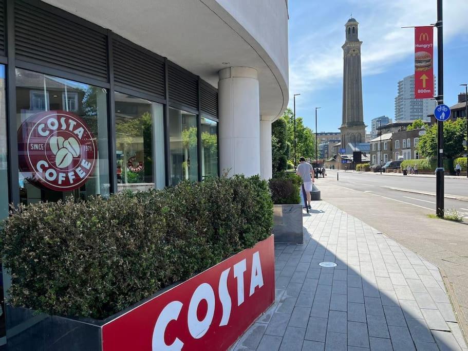 Walking Distance From Bridge Train Station Modern 4 Bedroom Apartment