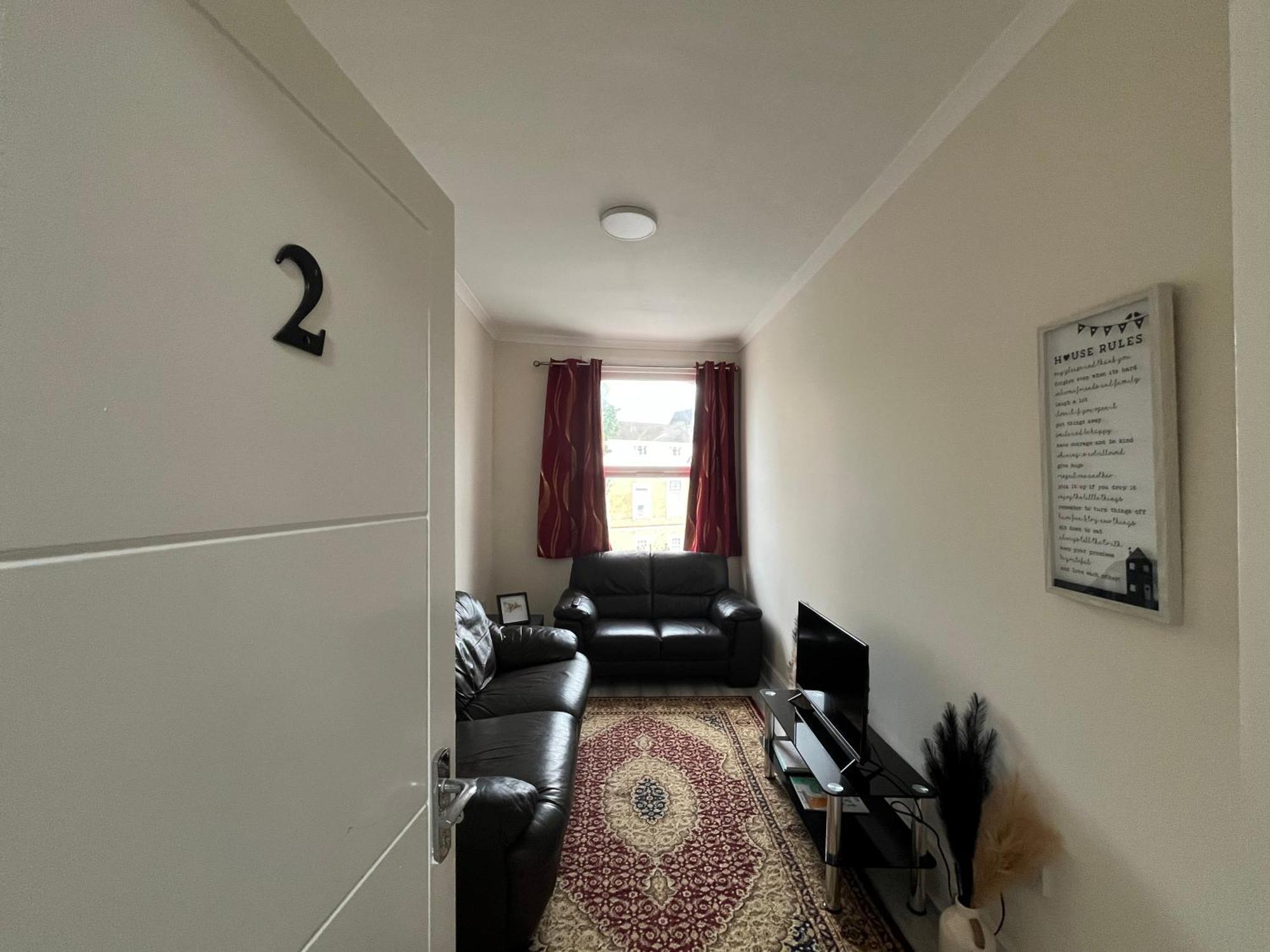 Walking Distance From Bridge Train Station Modern 4 Bedroom Apartment Kew