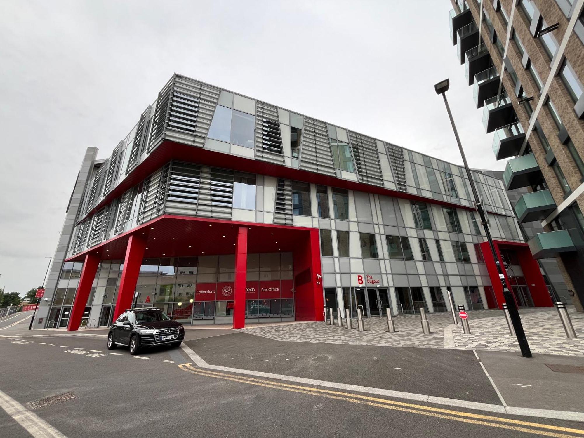 Walking Distance From Bridge Train Station Modern 4 Bedroom Appartement